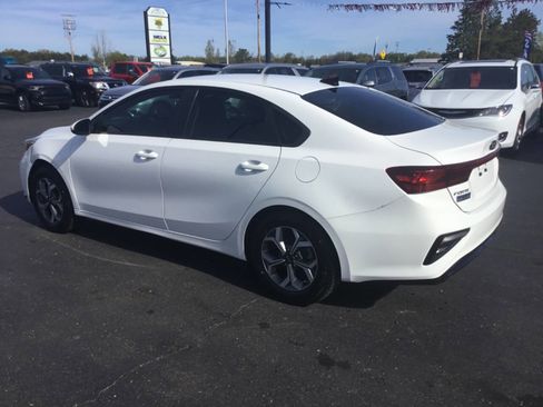 Used 2019 Kia Forte LXS FWD image 3