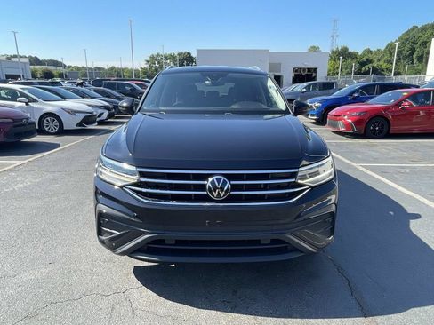 Used 2023 Volkswagen Tiguan SE FWD image 3