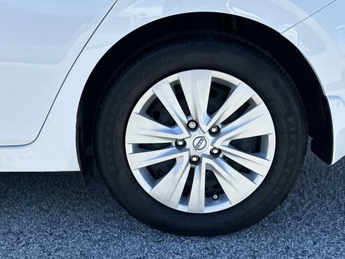 Used 2025 Nissan Sentra S image 19