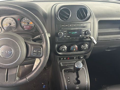 Used 2017 Jeep Patriot High Altitude FWD image 8