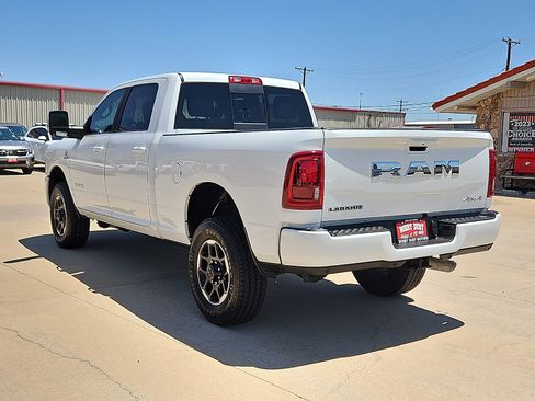 Used 2026 RAM 2500 Laramie AWD/4WD image 2