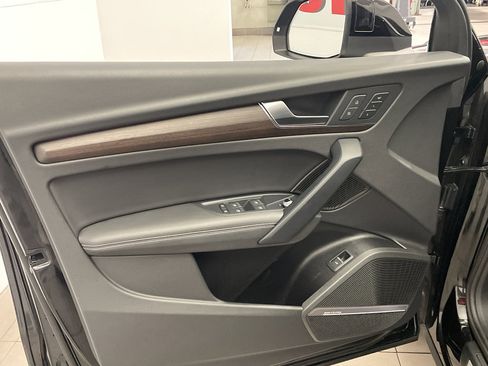 Used 2023 Audi Q5 2.0T Prestige w/ Prestige Package image 9