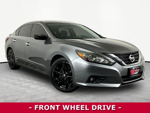 Used 2017 Nissan Altima 2.5 SR w/ Midnight Edition Package FWD image 3