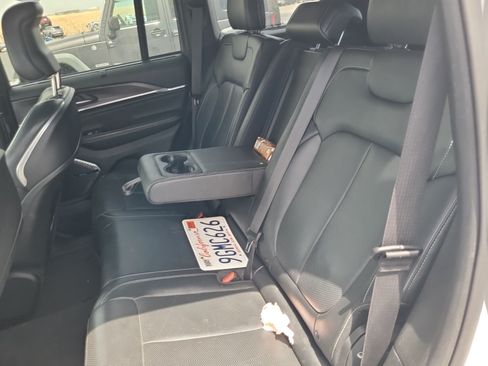 Used 2023 Jeep Grand Cherokee Overland w/ Advanced Protech Group III AWD/4WD image 9