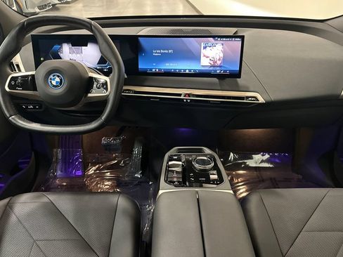 Used 2024 BMW iX xDrive50 w/ Sport Package AWD/4WD image 15