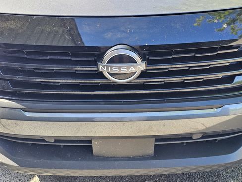 Used 2025 Nissan Kicks SV image 3