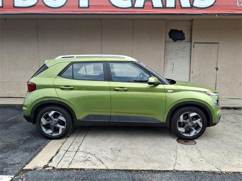 Used 2022 Hyundai Venue SEL image 3