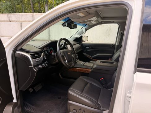 Used 2019 Chevrolet Suburban Premier AWD/4WD image 2
