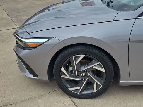 Used 2025 Hyundai Elantra SEL FWD image 19