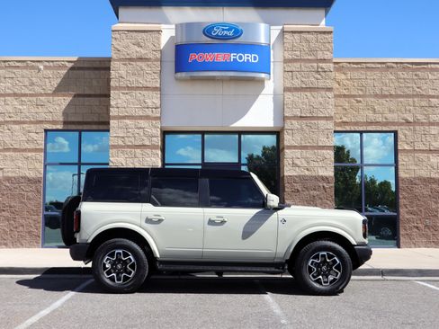 New 2025 Ford Bronco Outer Banks AWD/4WD image 5