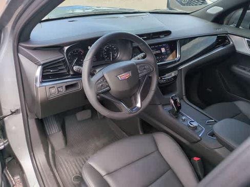 Used 2025 Cadillac XT6 Premium Luxury w/ LPO, Floor Liner Package FWD image 10