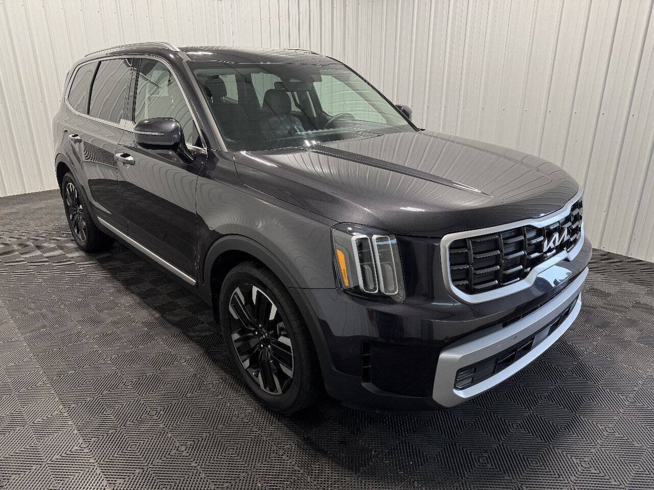 Used 2025 Kia Telluride SX X-Line AWD/4WD image 2