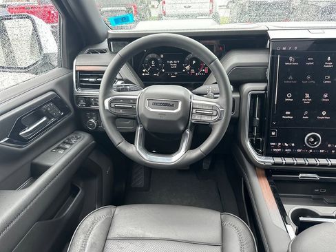 Used 2026 GMC Yukon Denali w/ Sun & Power Step Package AWD/4WD image 13