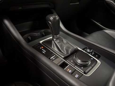 Used 2021 MAZDA MAZDA3 s image 24