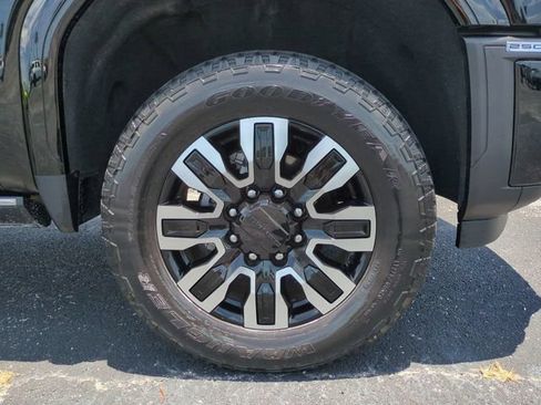 Used 2024 GMC Sierra 2500 Denali Ultimate AWD/4WD image 11