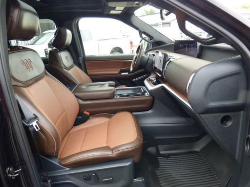 Used 2025 Ford Expedition King Ranch image 18