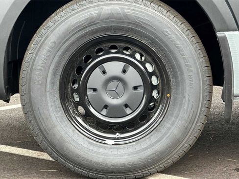 Used 2024 Mercedes-Benz Sprinter 2500 image 25