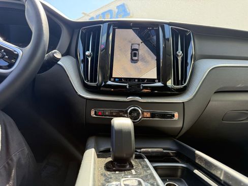 Used 2025 Volvo XC60 B5 Plus image 22