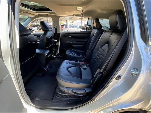 Used 2023 Toyota Highlander XLE image 21