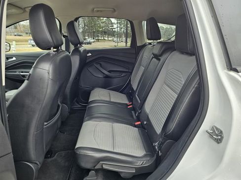Used 2019 Ford Escape SE image 16