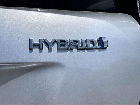 Used 2018 Toyota Prius Two w/ Prius Two Safety Plus Package FWD image 10
