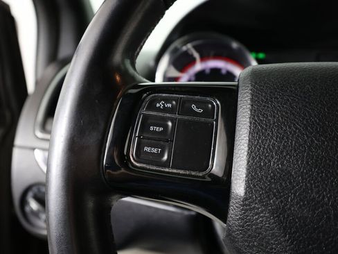 Used 2017 Dodge Grand Caravan SXT FWD image 31