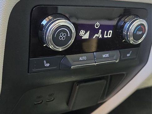 Used 2024 GMC Acadia Denali image 16