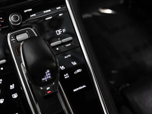 Used 2021 Porsche Panamera image 23