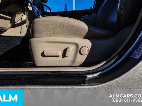 Used 2014 Toyota Camry LE image 21