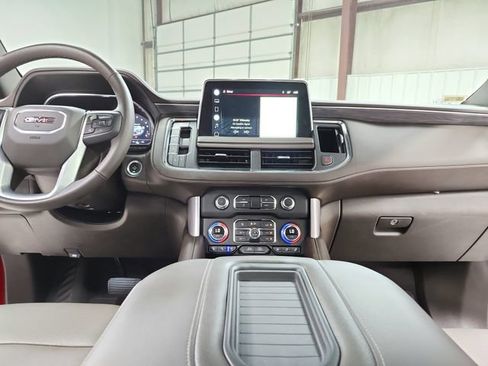 Used 2022 GMC Yukon SLT w/ SLT Luxury Package AWD/4WD image 28