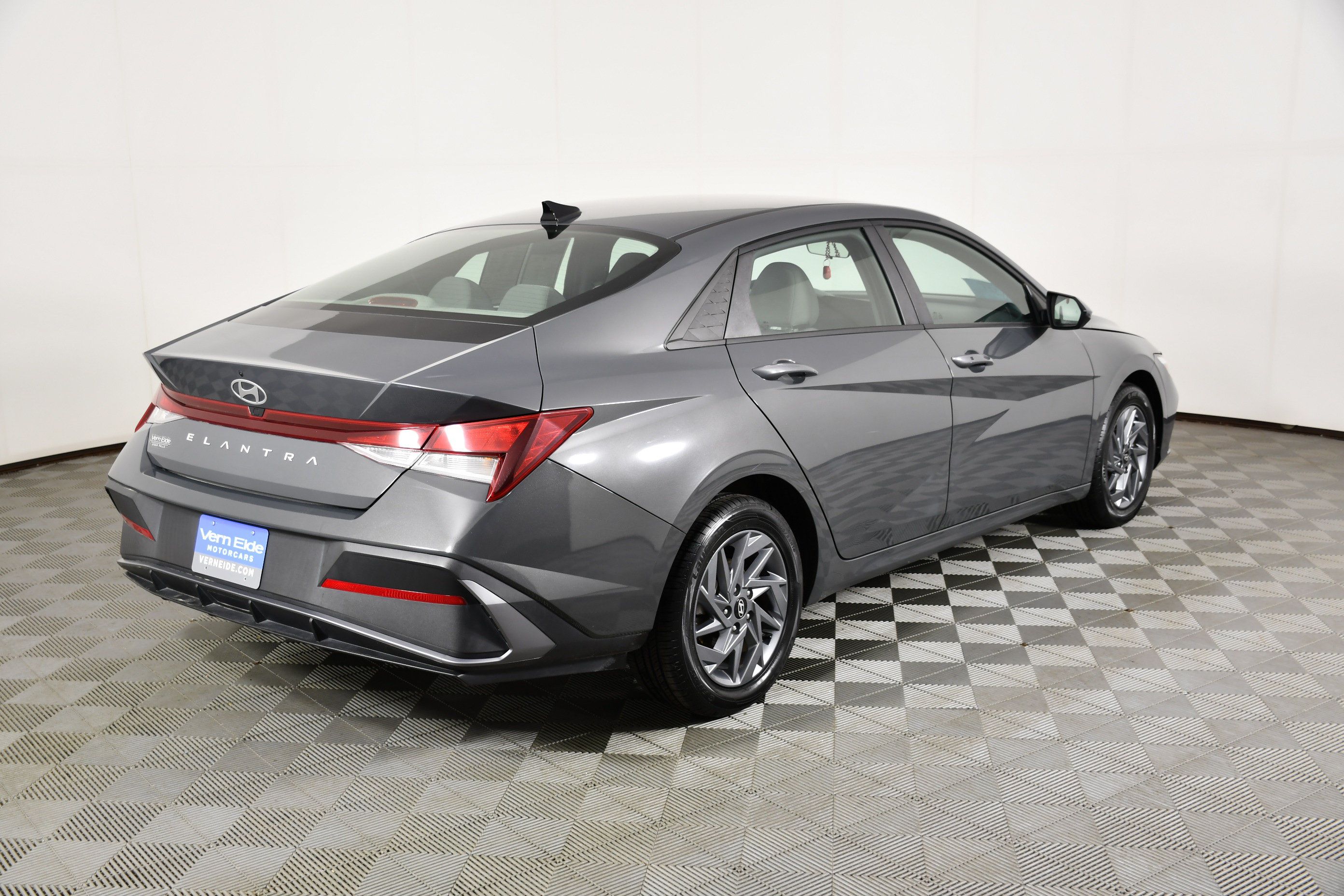 Used 2024 Hyundai Elantra SEL FWD image 10