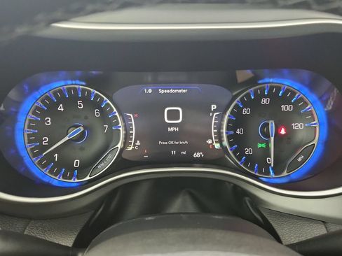 New 2027 Chrysler Pacifica Limited w/ Family Tech Group AWD/4WD image 22