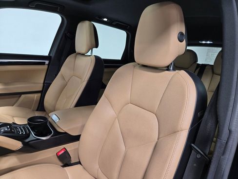 Used 2018 Porsche Cayenne Base image 11