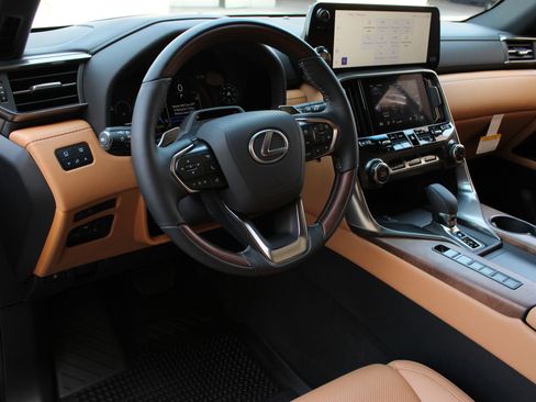 Used 2026 Lexus LX 700h Luxury AWD/4WD image 8