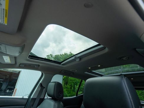 Used 2018 GMC Acadia SLT AWD/4WD image 17