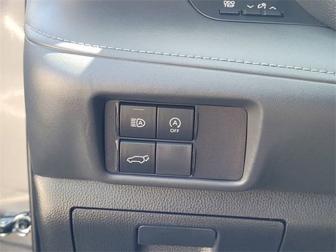 Used 2023 Toyota Highlander LE image 26