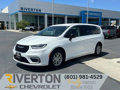 Used 2024 Chrysler Pacifica Touring-L