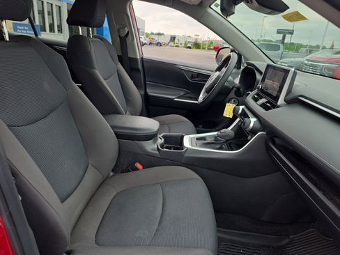 Used 2023 Toyota RAV4 LE AWD/4WD image 9