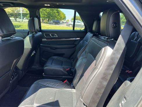 Used 2018 Ford Explorer Platinum AWD/4WD image 17