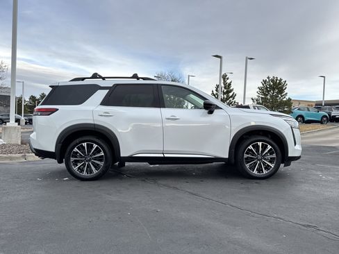 New 2026 Nissan Pathfinder Platinum image 2