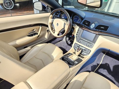 Used 2015 Maserati GranTurismo Convertible RWD image 18