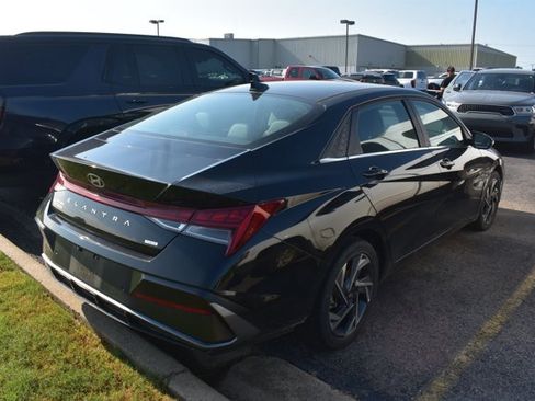 Used 2024 Hyundai Elantra Limited FWD image 3