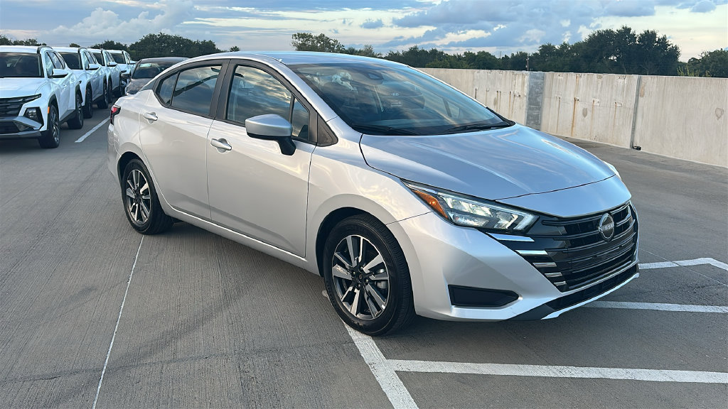 Used 2025 Nissan Versa SV FWD image 14