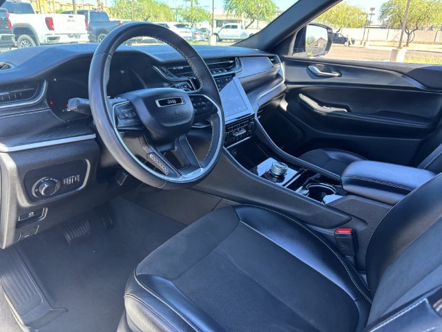 Used 2023 Jeep Grand Cherokee L Laredo AWD/4WD image 19