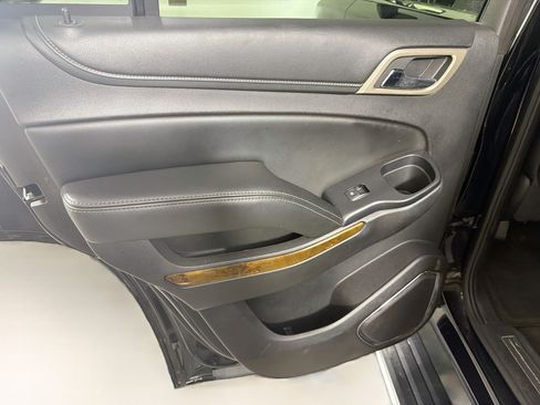 Used 2015 GMC Yukon Denali w/ Premium Package RWD image 26