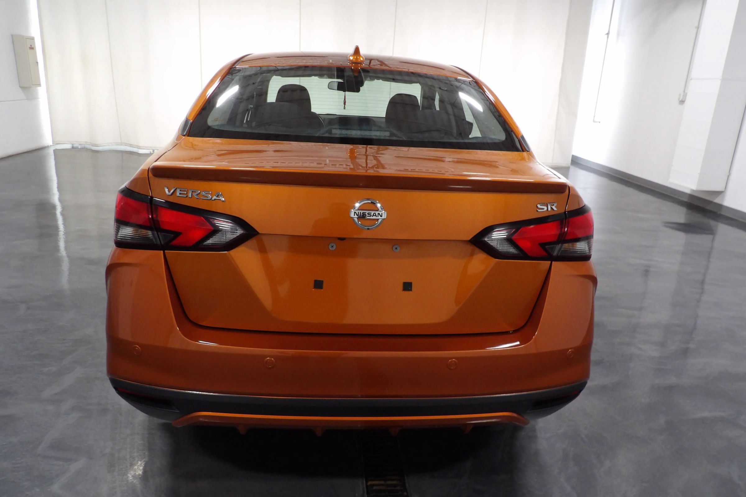 Used 2022 Nissan Versa SR FWD image 6