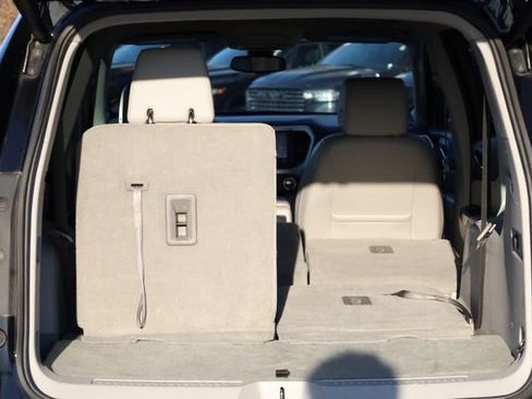 Used 2023 GMC Acadia SLT image 27