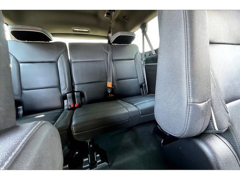 Used 2023 Chevrolet Suburban Premier image 30