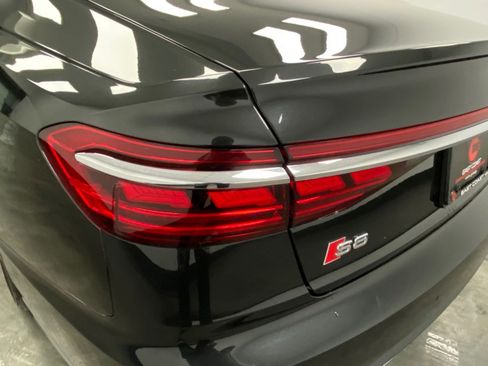 Used 2020 Audi S8 L w/ S8 Executive Package image 13
