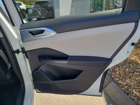 New 2025 Volkswagen Taos SE image 13